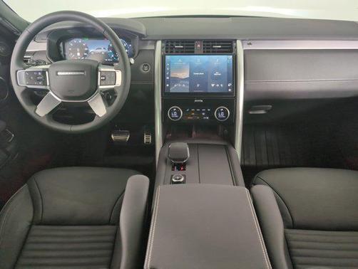 2025 Land Rover Discovery P300 Dynamic SE