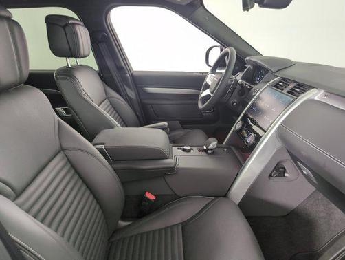 2025 Land Rover Discovery P300 Dynamic SE