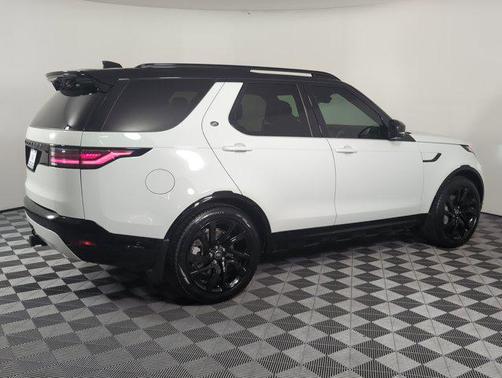 2025 Land Rover Discovery P300 Dynamic SE