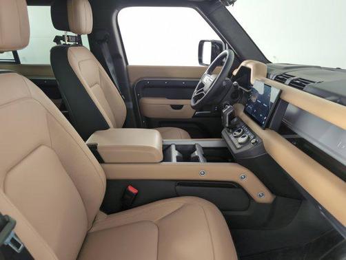 2025 Land Rover Defender 110 P400 X