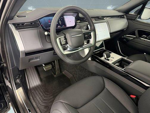 Santorini Black 2026 Land Rover Range Rover P400 SE 7 Seat