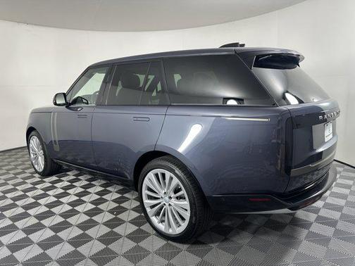 2025 Land Rover Range Rover P400 SE