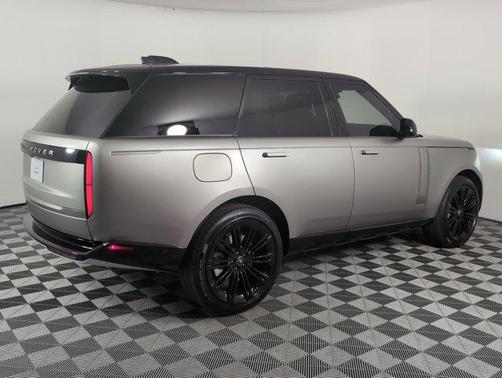 2025 Land Rover Range Rover P530 SE