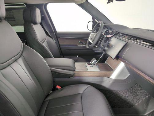 2025 Land Rover Range Rover P530 SE