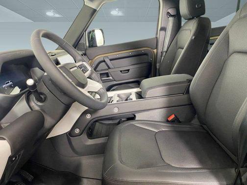 2025 Land Rover Defender 110 P300