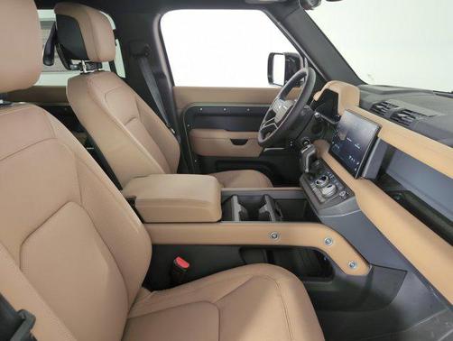2025 Land Rover Defender 110 P300