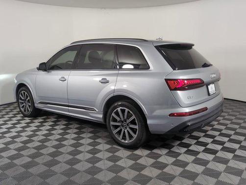2022 Audi Q7 45 Premium Plus