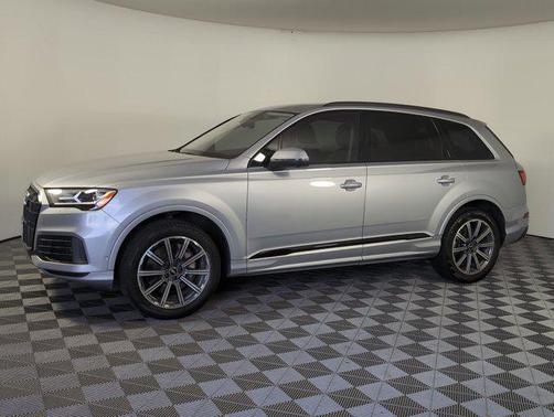 2022 Audi Q7 45 Premium Plus