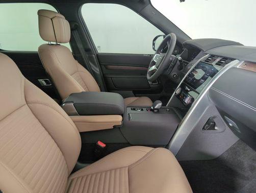 2024 Land Rover Discovery P300 Dynamic SE