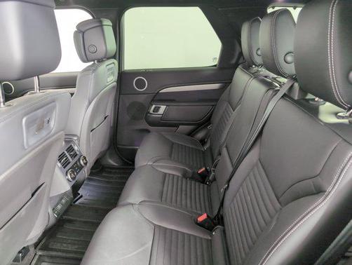 2025 Land Rover Discovery P300 Dynamic SE