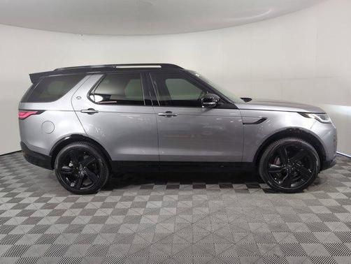 2025 Land Rover Discovery P300 Dynamic SE