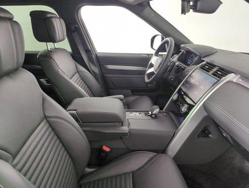 2025 Land Rover Discovery P300 Dynamic SE