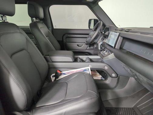 2025 Land Rover Defender 90 P400 X-Dynamic SE