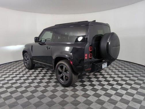 2025 Land Rover Defender 90 P400 X-Dynamic SE