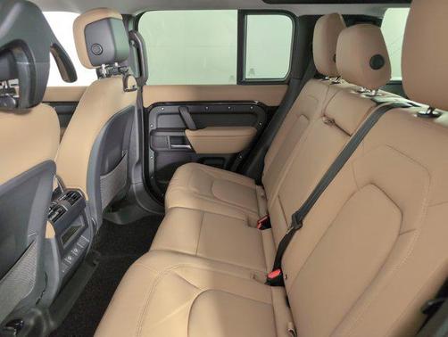 2025 Land Rover Defender 110 P300
