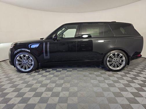 2025 Land Rover Range Rover P400 SE 7 Seat