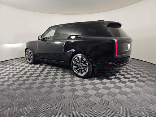 2025 Land Rover Range Rover P400 SE 7 Seat