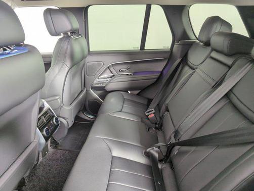 2025 Land Rover Range Rover P530 SE