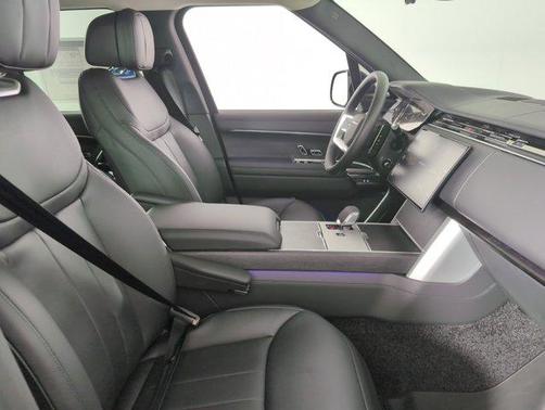 2025 Land Rover Range Rover P530 SE