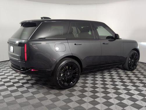 2025 Land Rover Range Rover P530 SE