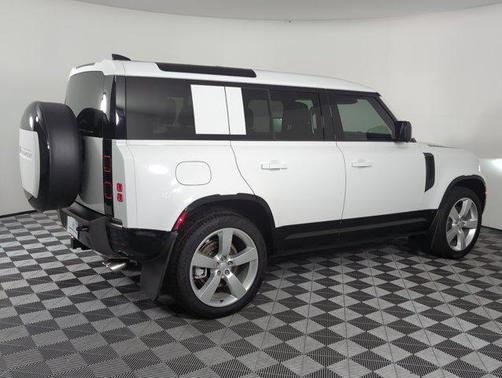 2025 Land Rover Defender 110 P500 X-Dynamic SE