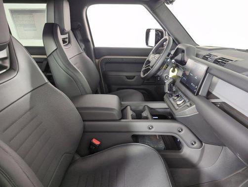 2025 Land Rover Defender P635 OCTA