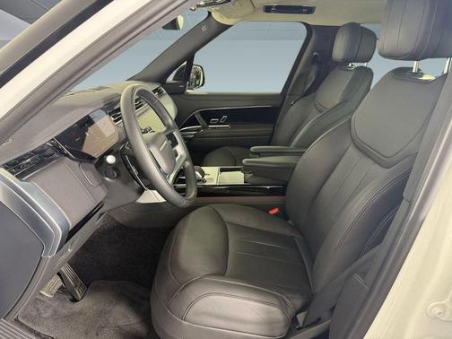 White 2024 Land Rover Range Rover P400 SE