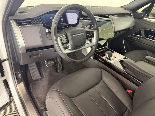 White 2024 Land Rover Range Rover P400 SE
