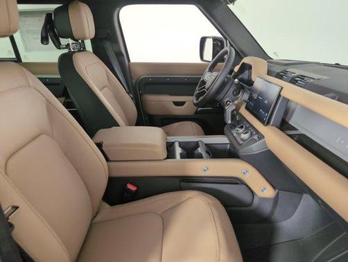 2025 Land Rover Defender 110 P400 X