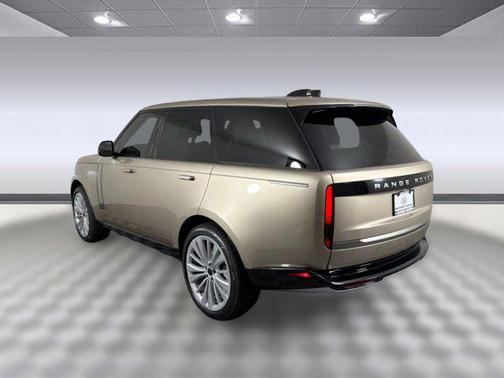 2026 Land Rover Range Rover P530 SE
