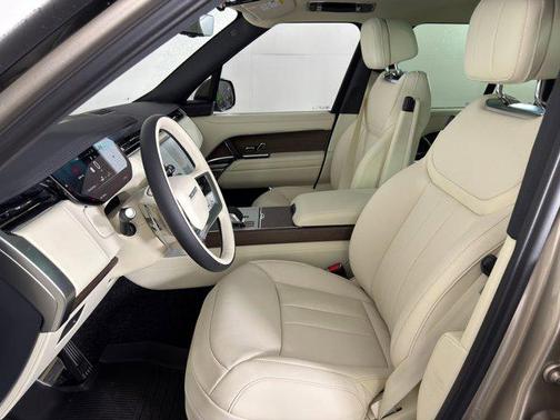 2026 Land Rover Range Rover P530 SE