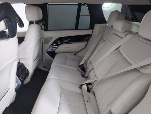 2025 Land Rover Range Rover P550e SE