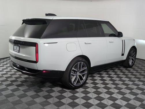 2025 Land Rover Range Rover P550e SE