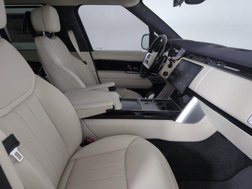2025 Land Rover Range Rover P550e SE