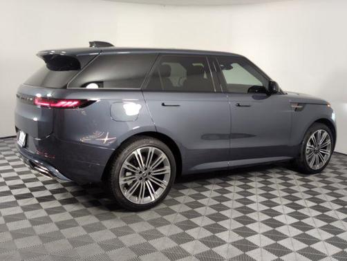 2025 Land Rover Range Rover Sport SE