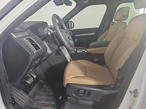2025 Land Rover Discovery P300 Dynamic SE