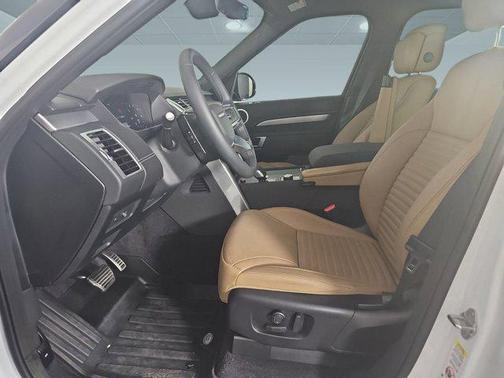 2025 Land Rover Discovery P300 Dynamic SE