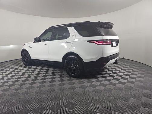 2025 Land Rover Discovery P300 Dynamic SE