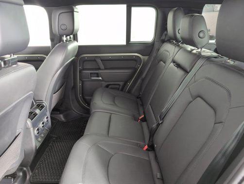 2025 Land Rover Defender 110 P300