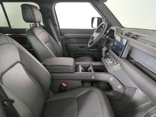 2025 Land Rover Defender 110 P300