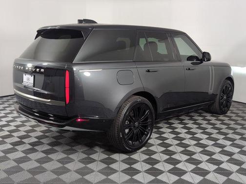 2025 Land Rover Range Rover P530 SE