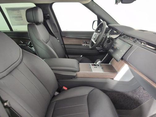2025 Land Rover Range Rover P530 SE
