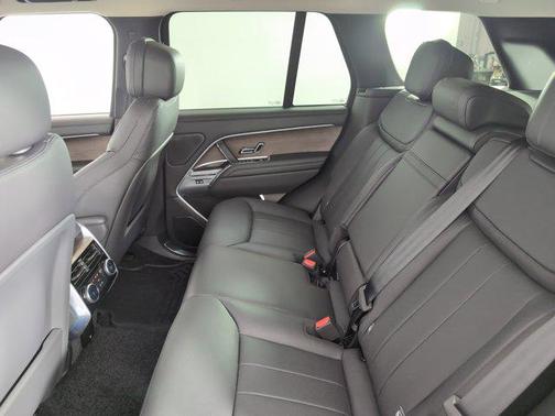 2025 Land Rover Range Rover P530 SE