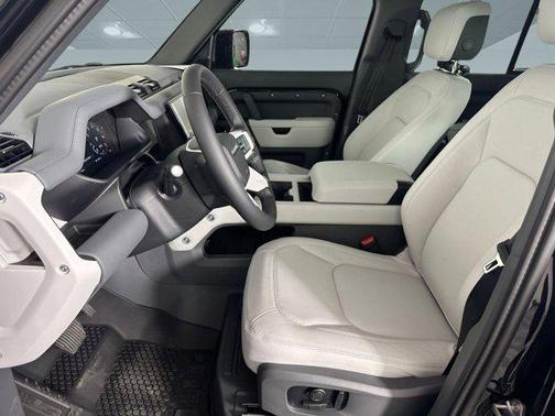 2026 Land Rover Defender P400 X-Dynamic SE