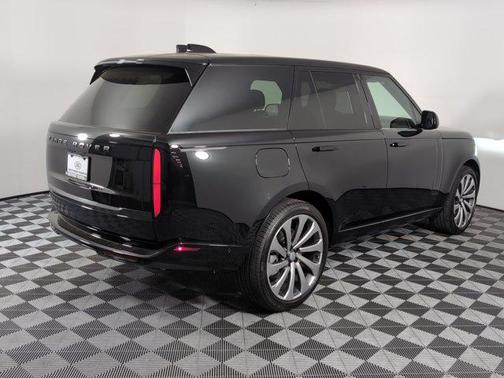 2025 Land Rover Range Rover P530 SE