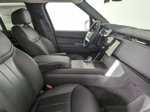 2025 Land Rover Range Rover P530 SE