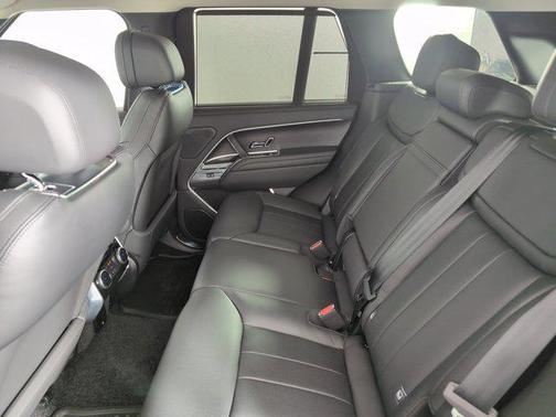 2025 Land Rover Range Rover P530 SE