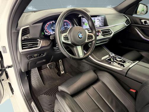 Mineral White Metallic 2022 BMW X5 sDrive40i