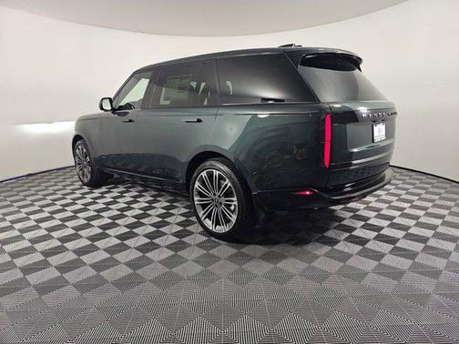 2025 Land Rover Range Rover P530 SE 7 Seat