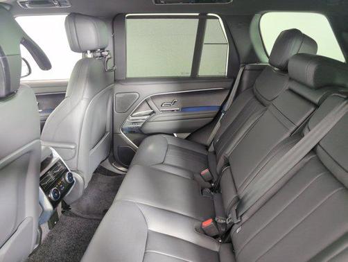2025 Land Rover Range Rover P530 SE